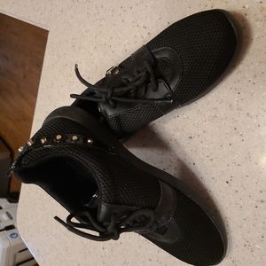 Guess sneakers Women's size 6.5 👟